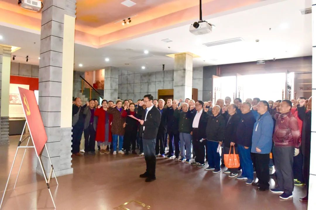 （10.12）学思想 强党性 重实践 建新功—枣阳法院开展离退休老干部党总支主题党日暨重阳节活动2.jpg