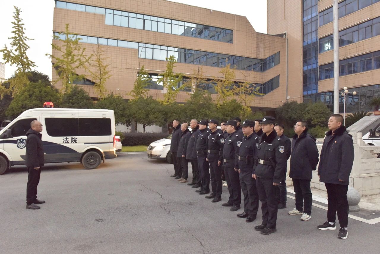 （11.16）【执行动态】利剑再出鞘！枣阳法院清晨出击抓“老赖”1.jpg